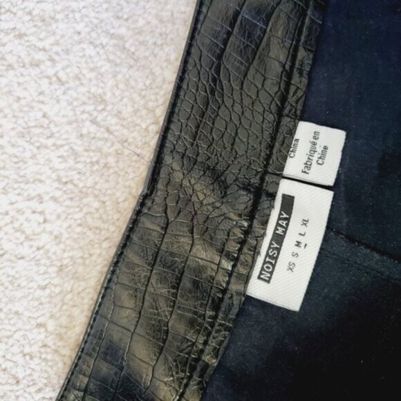Urban Outfitters Noisy May Faux Leather High Rise Crop Straight Pants M - Picture 6 of 7